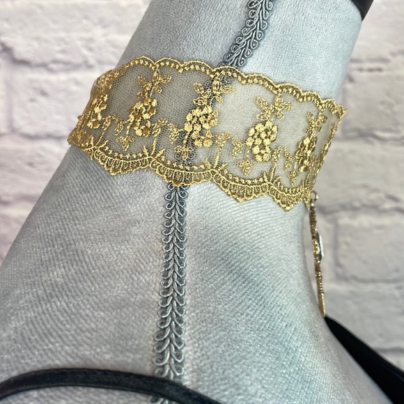 Handmade lace cameo key pendant choker necklace - Picture 3 of 6